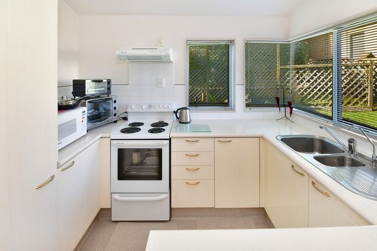 Photo of property in 31 The Grove, Red Beach, 0932