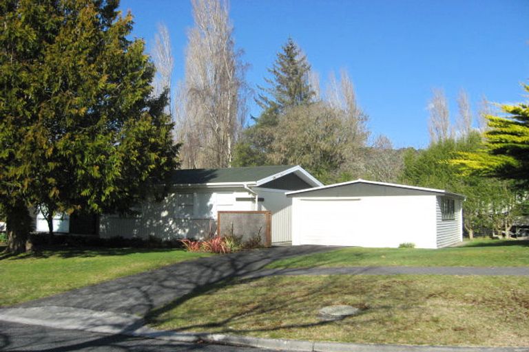 Photo of property in 33 Kinloch Road, Kinloch, Taupo, 3377