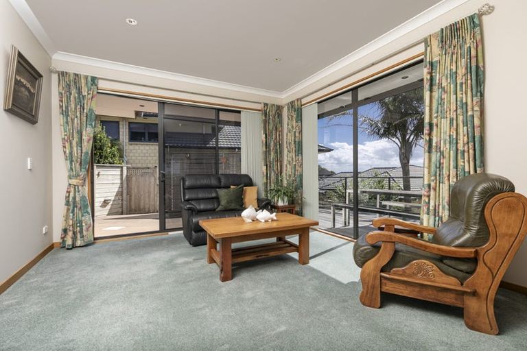 Photo of property in 10 Ashburn Close, Orewa, 0931