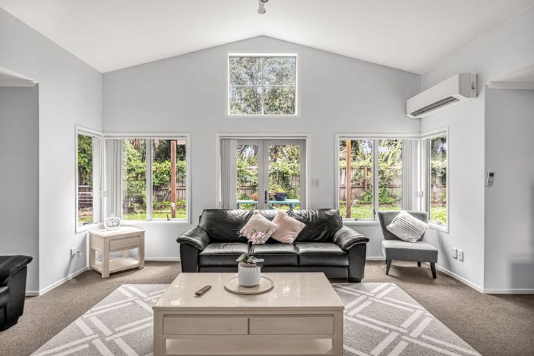 Photo of property in 92 Riverton Drive, Randwick Park, Auckland, 2105