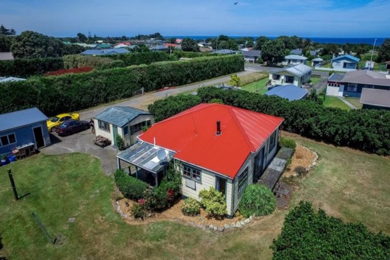 Photo of property in 185 Tasman Street, Opunake, 4616