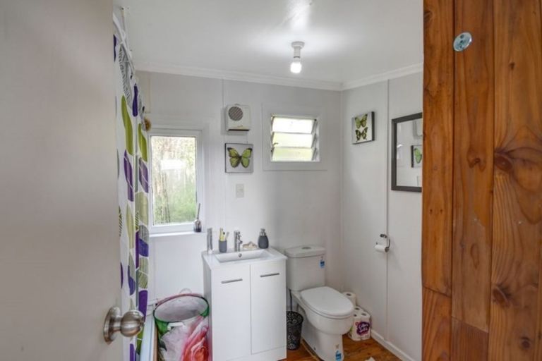 Photo of property in 10 Chatham Street, Waihola, Milton, 9073