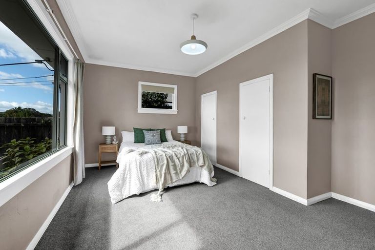 Photo of property in 86 Mangorei Road, Strandon, New Plymouth, 4312