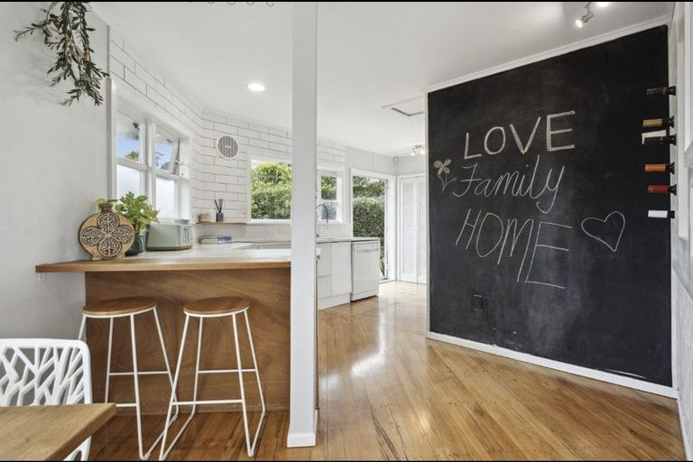 Photo of property in 97 Wallace Road, Mangere Bridge, Auckland, 2022