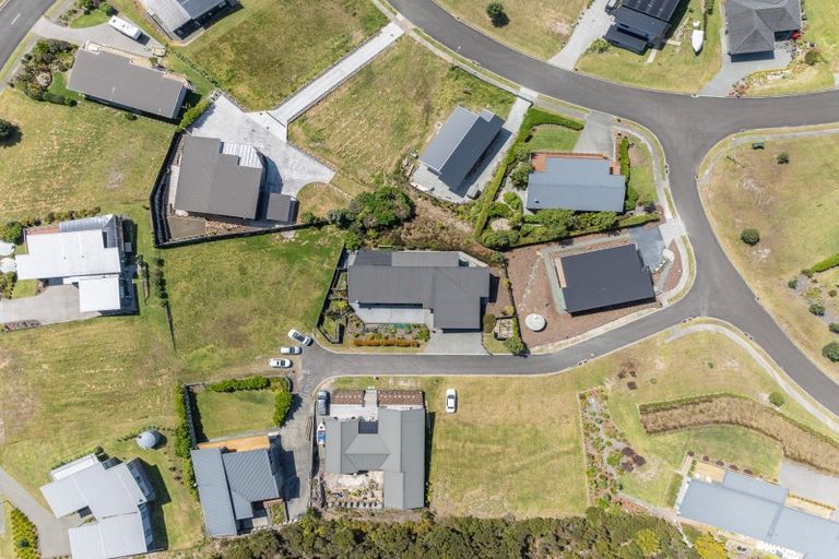 Photo of property in 6 Sunrise Place, Cable Bay, 0420