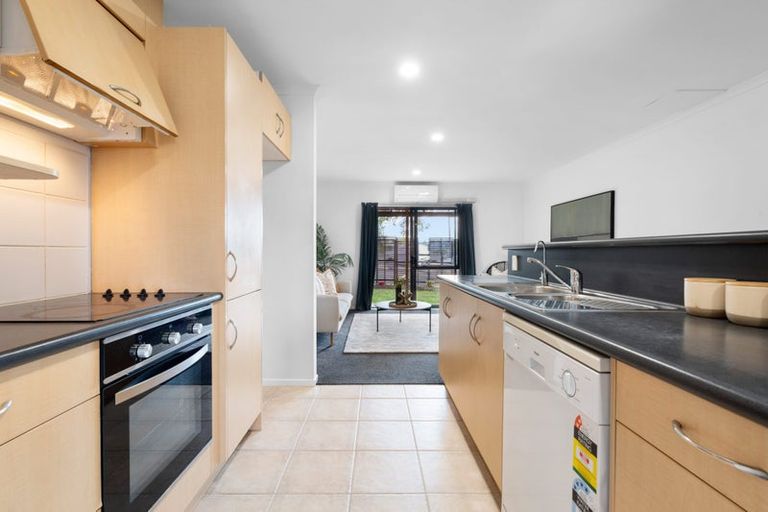 Photo of property in 3/4 Charlenne Close, Ranui, Auckland, 0612