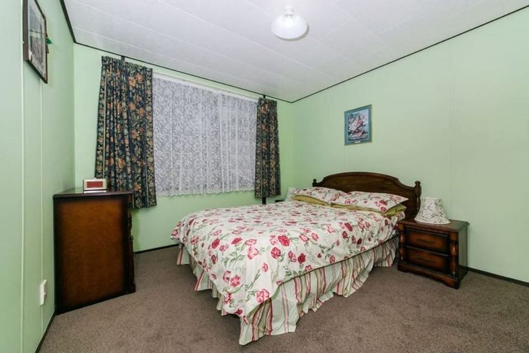 Photo of property in 84 Captain Scott Road, Glen Eden, Auckland, 0602