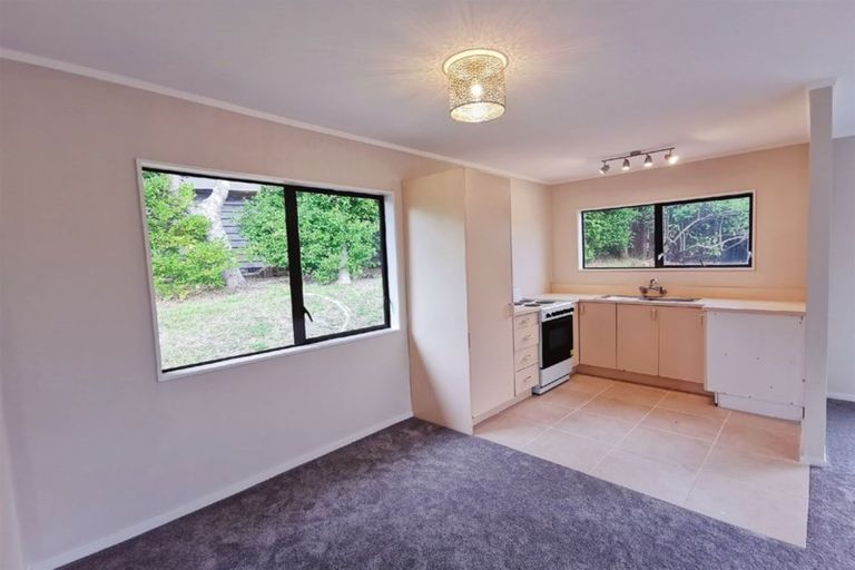 Photo of property in 2/13 Helicon Place, Totara Vale, Auckland, 0629