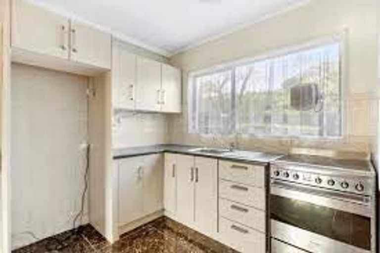 Photo of property in 5/106 West Coast Road, Glen Eden, Auckland, 0602