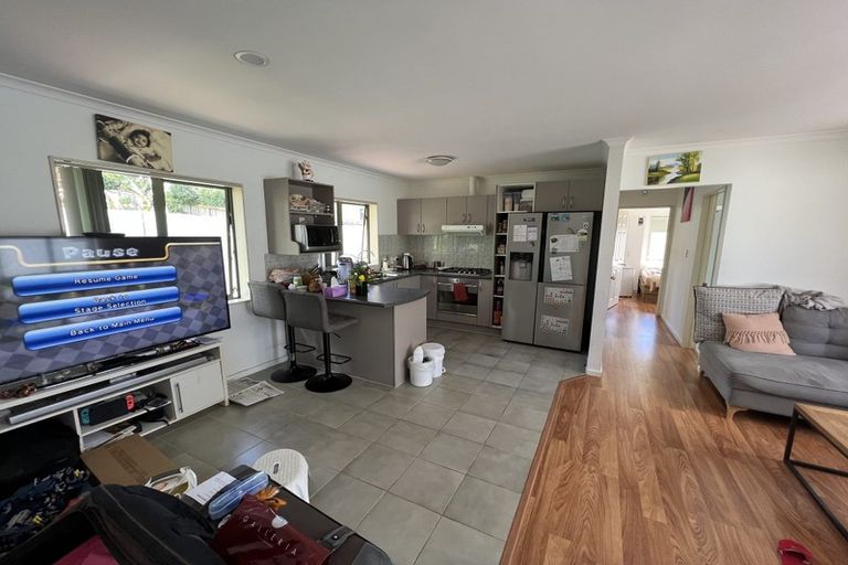 Photo of property in 18 Patts Avenue, Glendene, Auckland, 0602