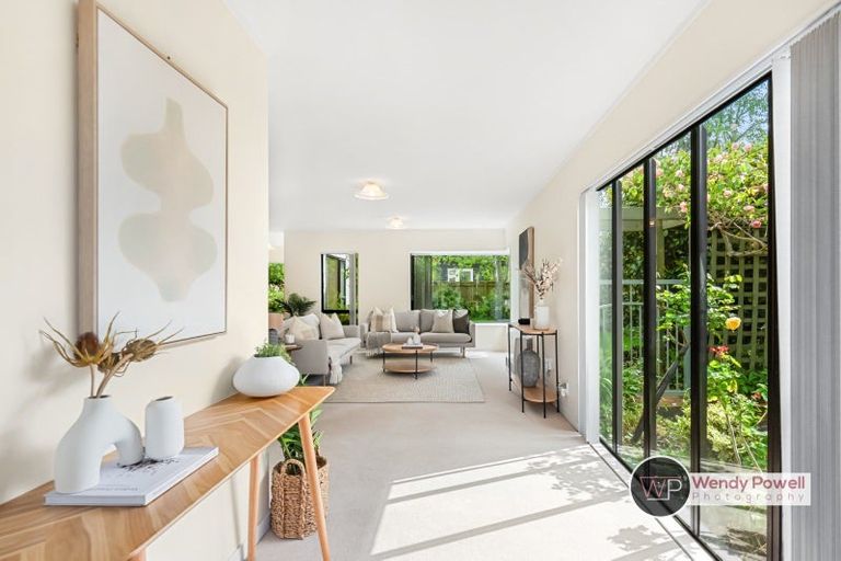 Photo of property in 4 Sutherland Avenue, Silverstream, Upper Hutt, 5019