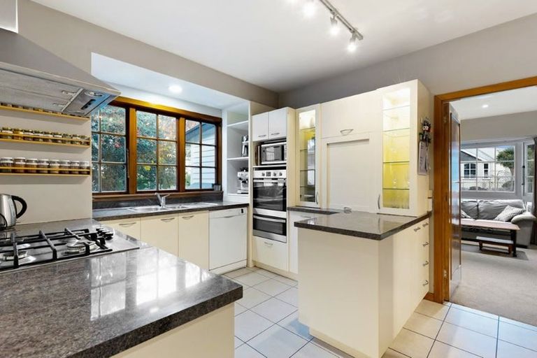 Photo of property in 35 Winters Road, Redwood, Christchurch, 8051