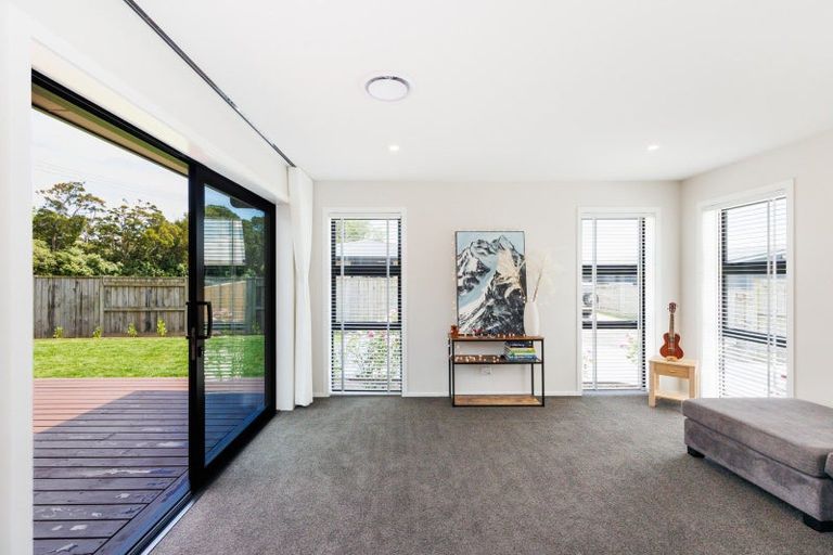 Photo of property in 27 Coutts Way, Fitzherbert, Palmerston North, 4410