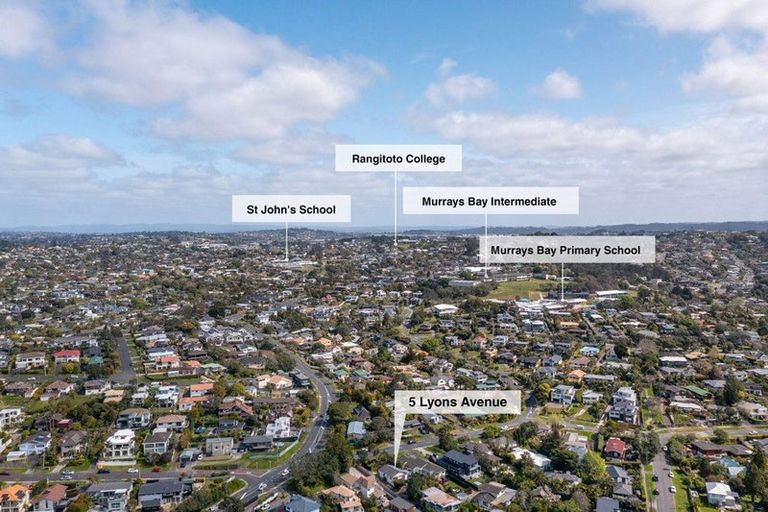 Photo of property in 5 Lyons Avenue, Murrays Bay, Auckland, 0630