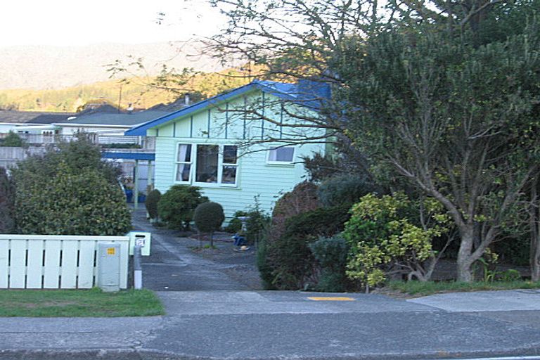 Photo of property in 2 Parkway, Wainuiomata, Lower Hutt, 5014