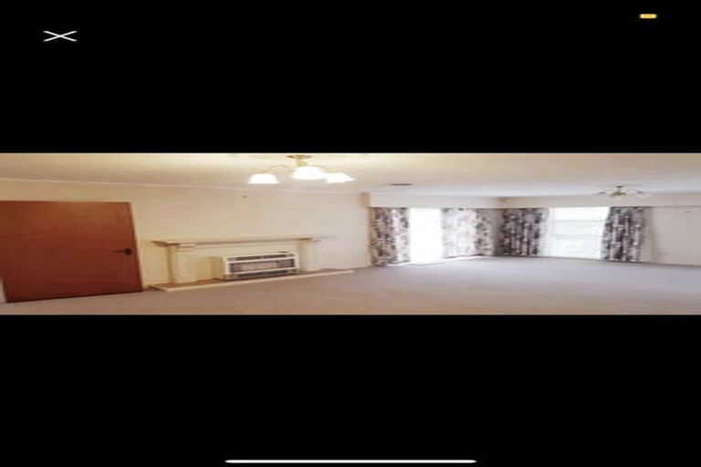 Photo of property in 100 Churton Drive, Churton Park, Wellington, 6037