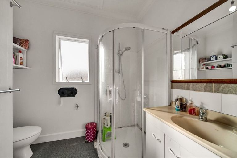 Photo of property in 10 Oxford Street, Patea, 4520