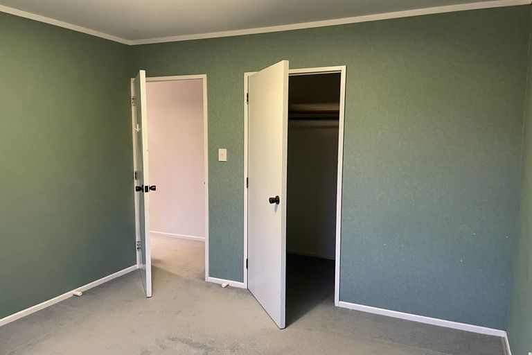 Photo of property in 1 Cyril Way, Paparangi, Wellington, 6037