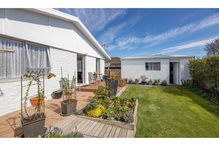 Photo of property in 2/97 Hay Street, Bromley, Christchurch, 8062