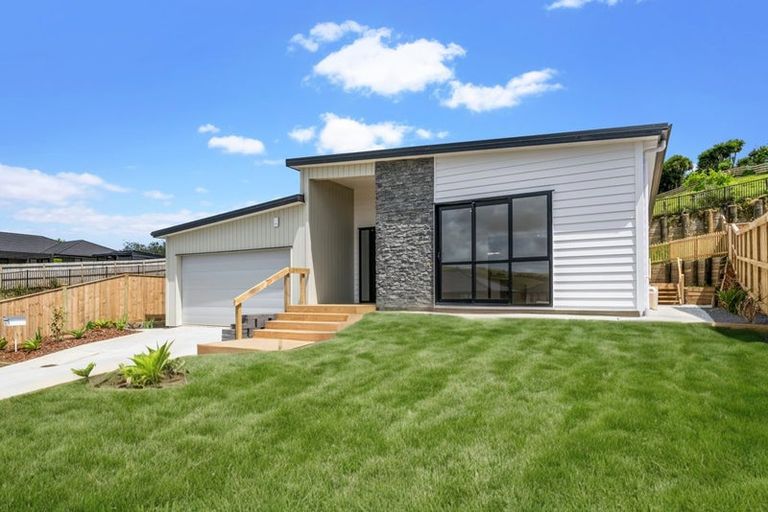 Photo of property in 16 Awa Avenue, Helensville, 0800