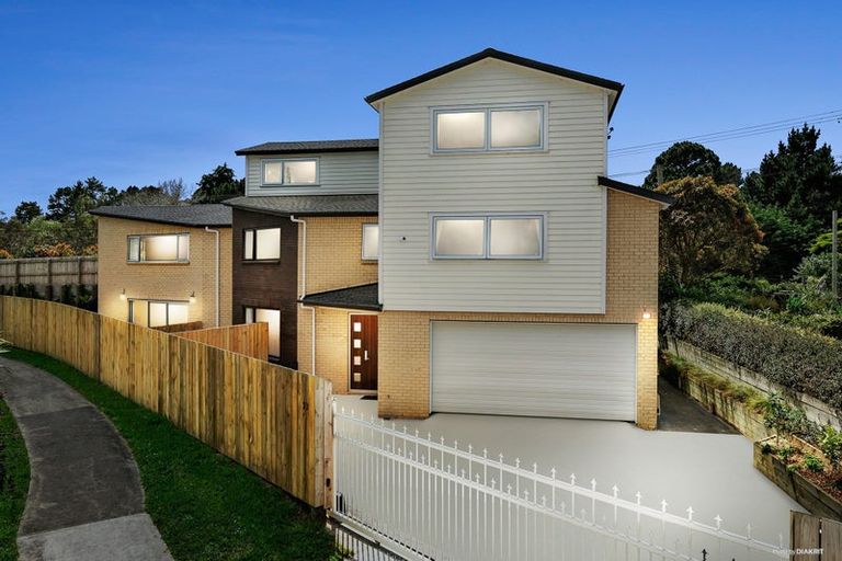 Photo of property in 73 Rising Parade, Fairview Heights, Auckland, 0632