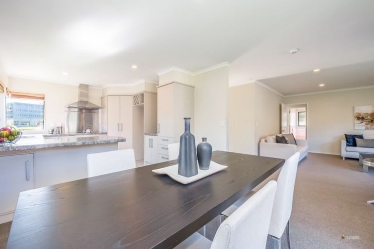 Photo of property in 24 Pinehill Crescent, Trentham, Upper Hutt, 5018
