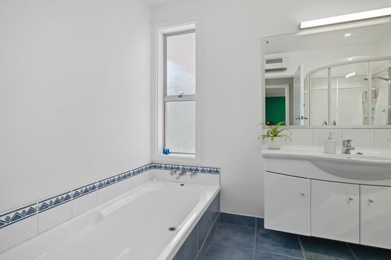 Photo of property in 5c Gilmore Place, Burnside, Christchurch, 8053