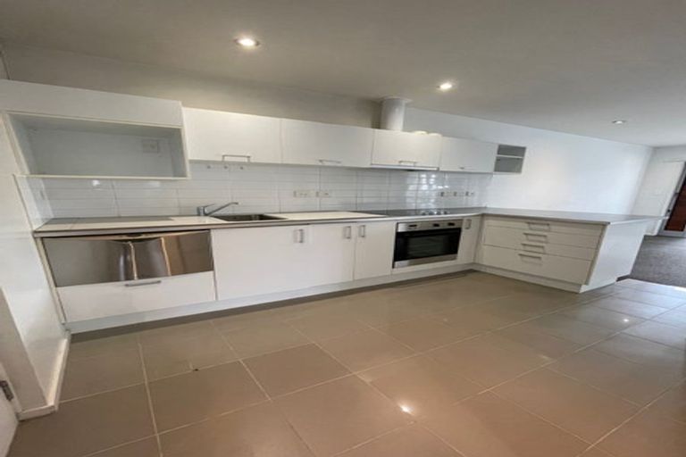 Photo of property in 6a/71 Spencer Road, Oteha, Auckland, 0632