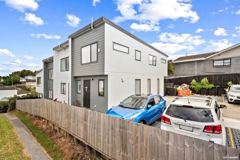 Photo of property in 55e Redwood Drive, Massey, Auckland, 0614