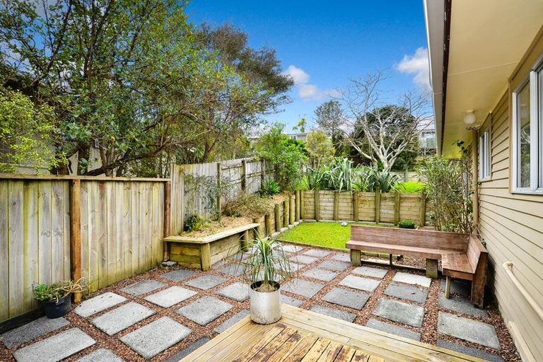 Photo of property in 18 Autumn Avenue, Glen Eden, Auckland, 0602