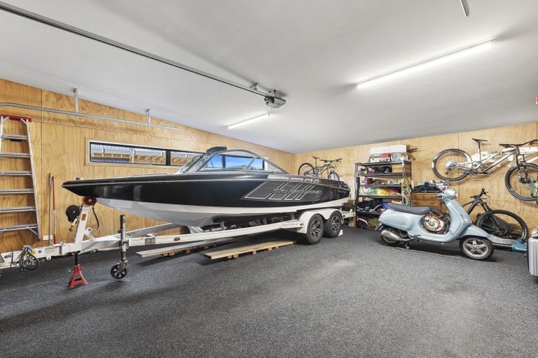 Photo of property in 35 Kirimoko Crescent, Wanaka, 9305