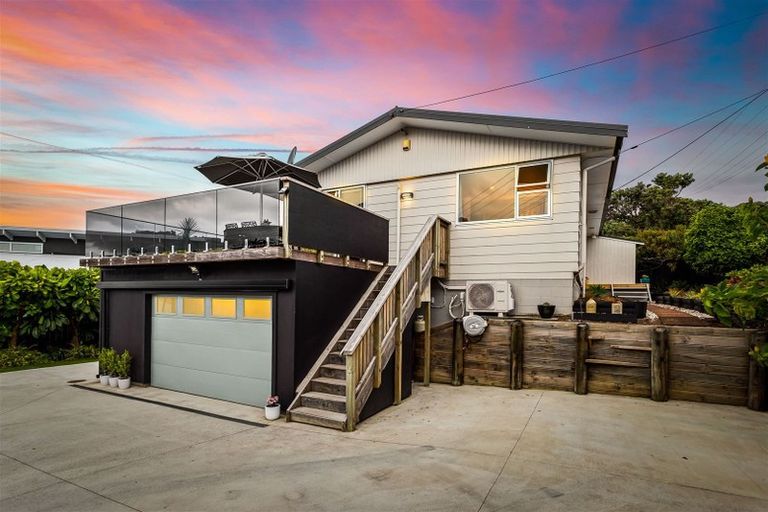 Photo of property in 84 Waitea Road, Muriwai, Waimauku, 0881