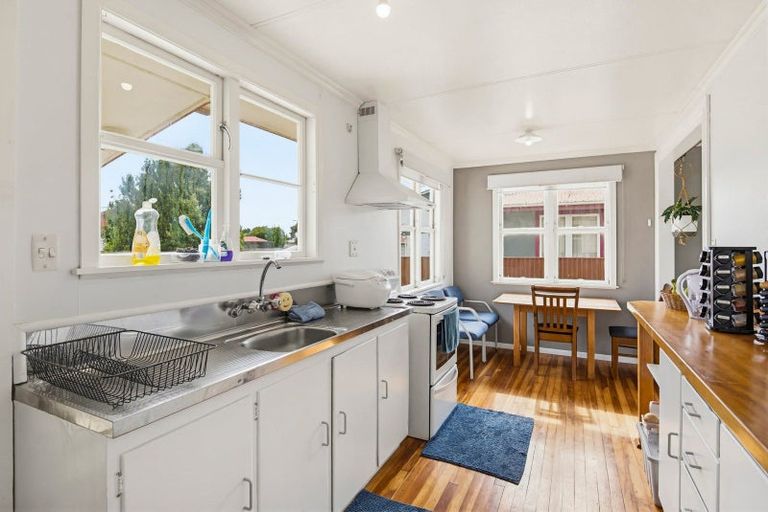 Photo of property in 14 William Street, Levin, 5510