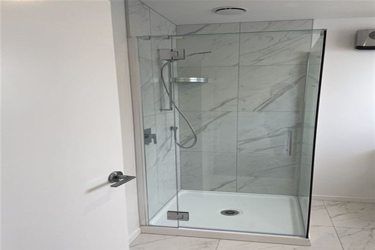 Photo of property in 8/8 Yeovil Road, Te Atatu Peninsula, Auckland, 0610