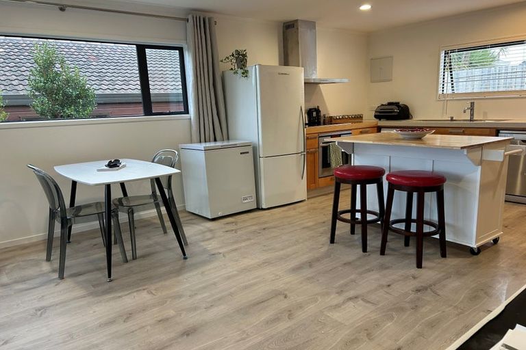 Photo of property in 46 Surf Road, Stanmore Bay, Whangaparaoa, 0932