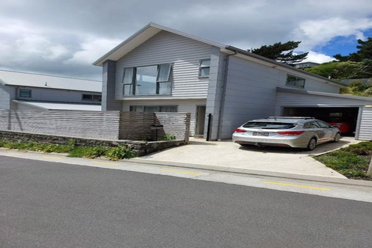 Photo of property in 10 Brindle Way, Newlands, Wellington, 6037