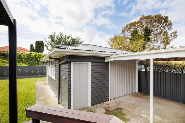 Photo of property in 8 Parkland Crescent, Terrace End, Palmerston North, 4410