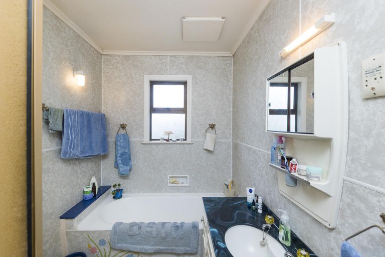 Photo of property in 64 College Street, Awapuni, Palmerston North, 4412