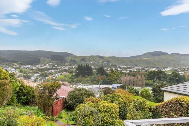 Photo of property in 74 Taylor Terrace, Tawa, Wellington, 5028