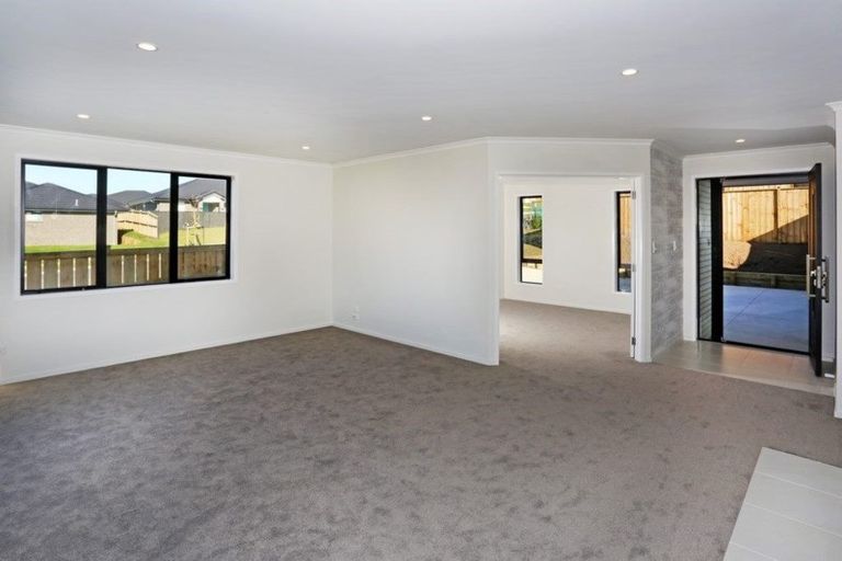 Photo of property in 2 Lippiatt Crescent, Pokeno, 2402