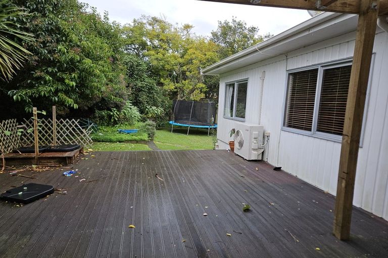 Photo of property in 21 Lavelle Road, Henderson, Auckland, 0612