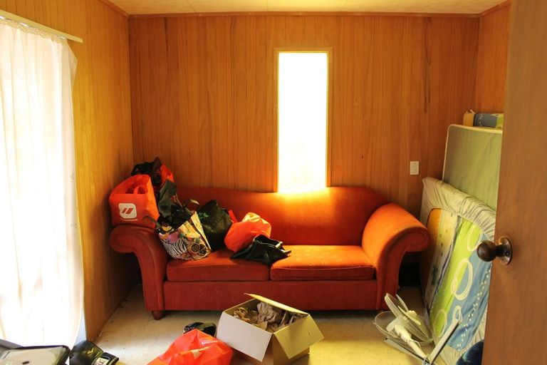 Photo of property in 37 Whaka Street, Maungaturoto, 0520