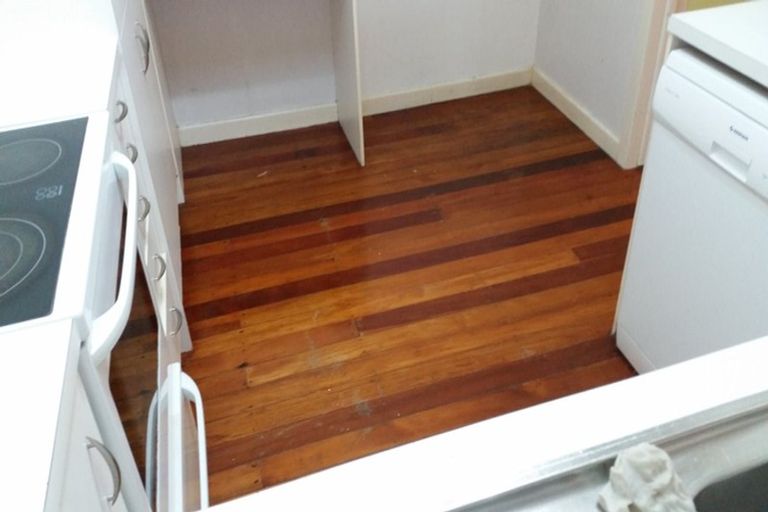 Photo of property in 84 Ocean View Road, Northcote, Auckland, 0627