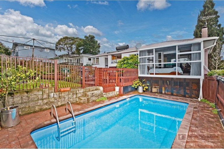 Photo of property in 20 Bentley Avenue, Glenfield, Auckland, 0629