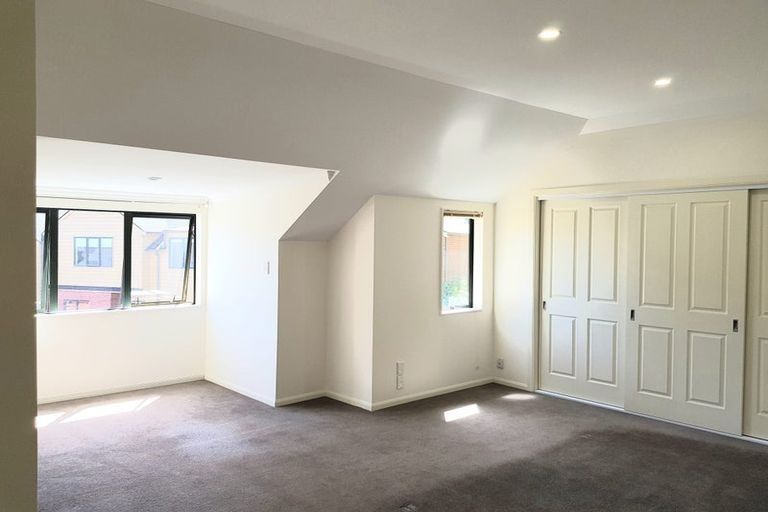 Photo of property in 60 Futuna Close, Karori, Wellington, 6012