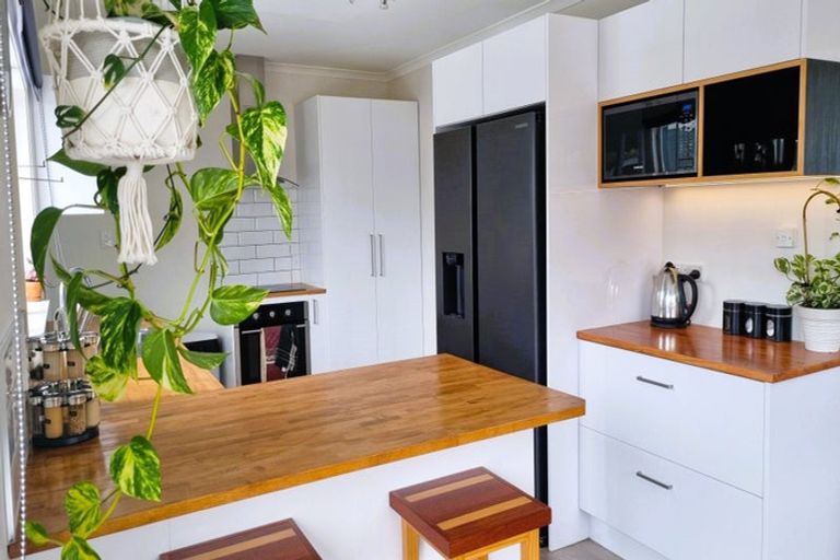 Photo of property in 37 Cuffs Road, Wainoni, Christchurch, 8061