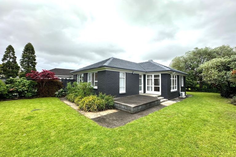 Photo of property in 37 Shortt Avenue, Mangere Bridge, Auckland, 2022