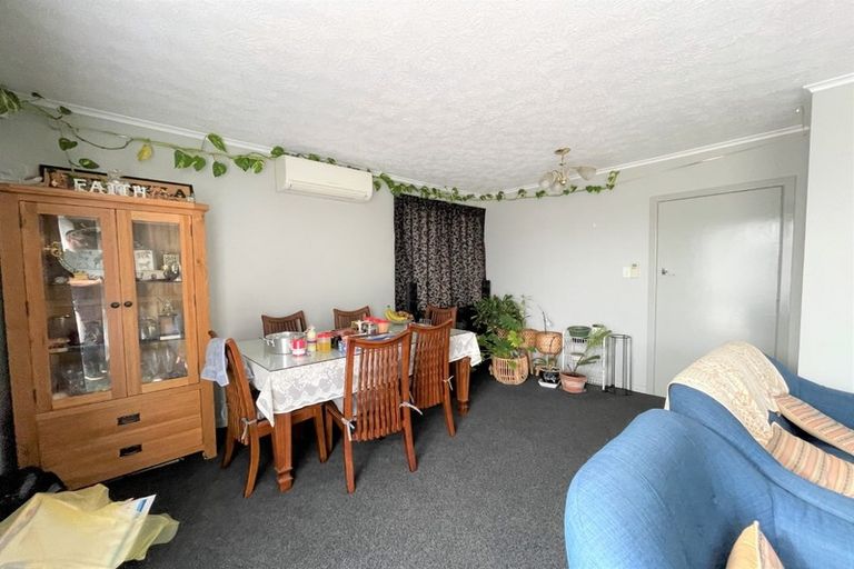 Photo of property in 10 Hinau Street, New Lynn, Auckland, 0600