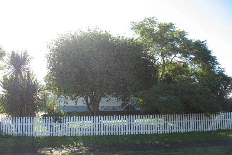 Photo of property in 122 Cascades Road, Pakuranga Heights, Auckland, 2010