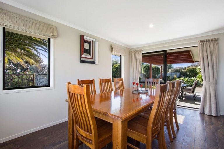 Photo of property in 8 Olive Close, Omokoroa, 3114